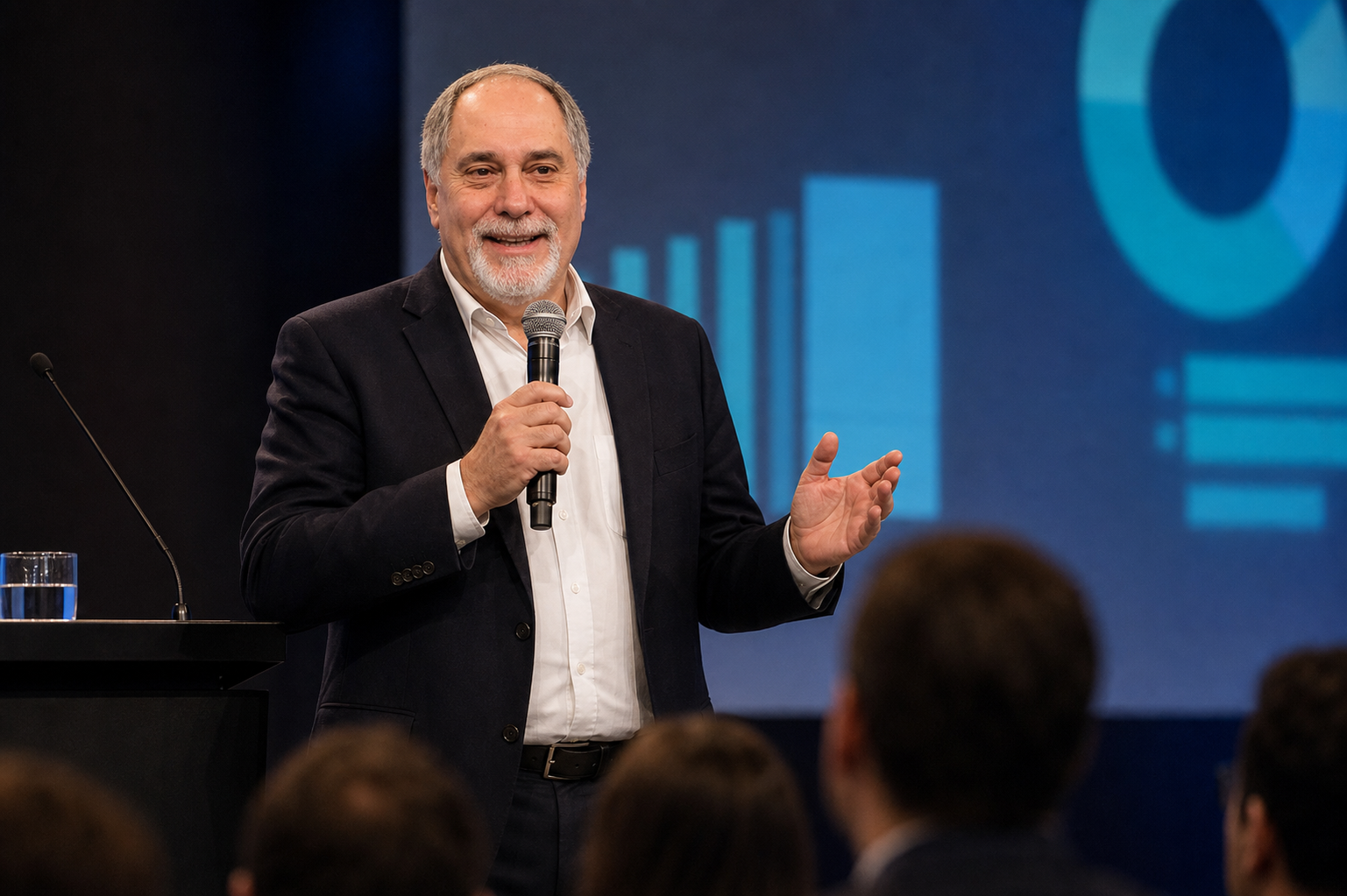 Gabriel Katz hablando sobre ventas B2B en un evento profesional
